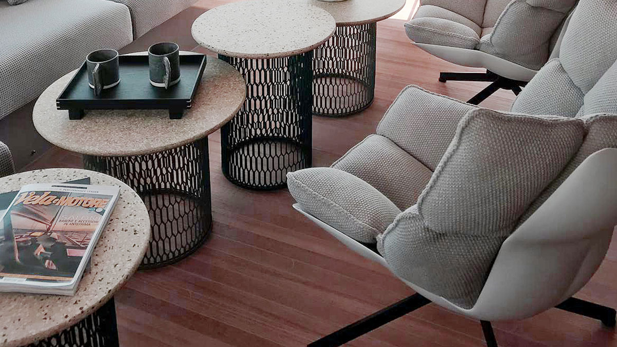 Patricia Urquiola progetta alcuni arredi del suo primo yacht con pannelli in vetroresina creati da Gees Recycling